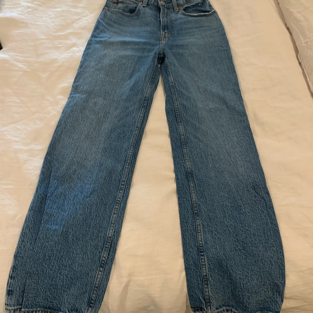 A&F High-Rise Relaxed Jeans / 25S / Medium Wash